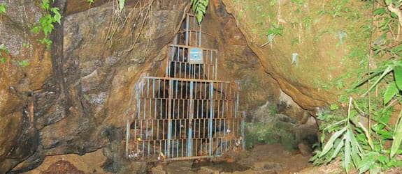 Caving in Khuangchera Puk