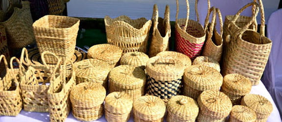 Stroll at the Luangmual Handicrafts Centre